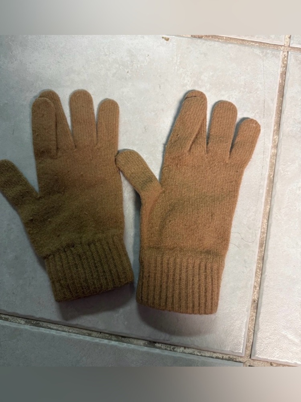 Men's Brown Knit Gloves - Classic Winter Accessory